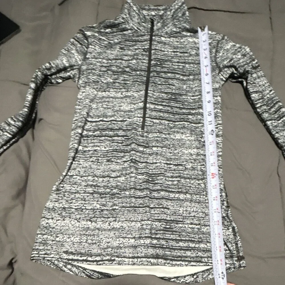 Nike Pro Dri-FIT Women’s S Black/White Abstract Knit 1/4 Zip Mock Neck Top